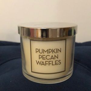 Bath & Body Works 4oz candle-Pumpkin Pecan Waffles